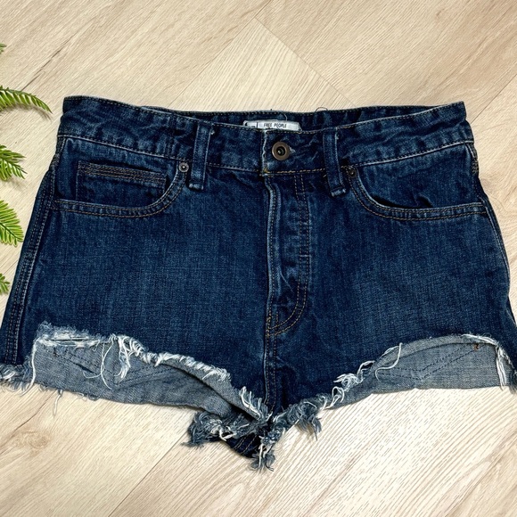 FREE PEOPLE Women’s Jean Shorts Sz 27 - Picture 1 of 11